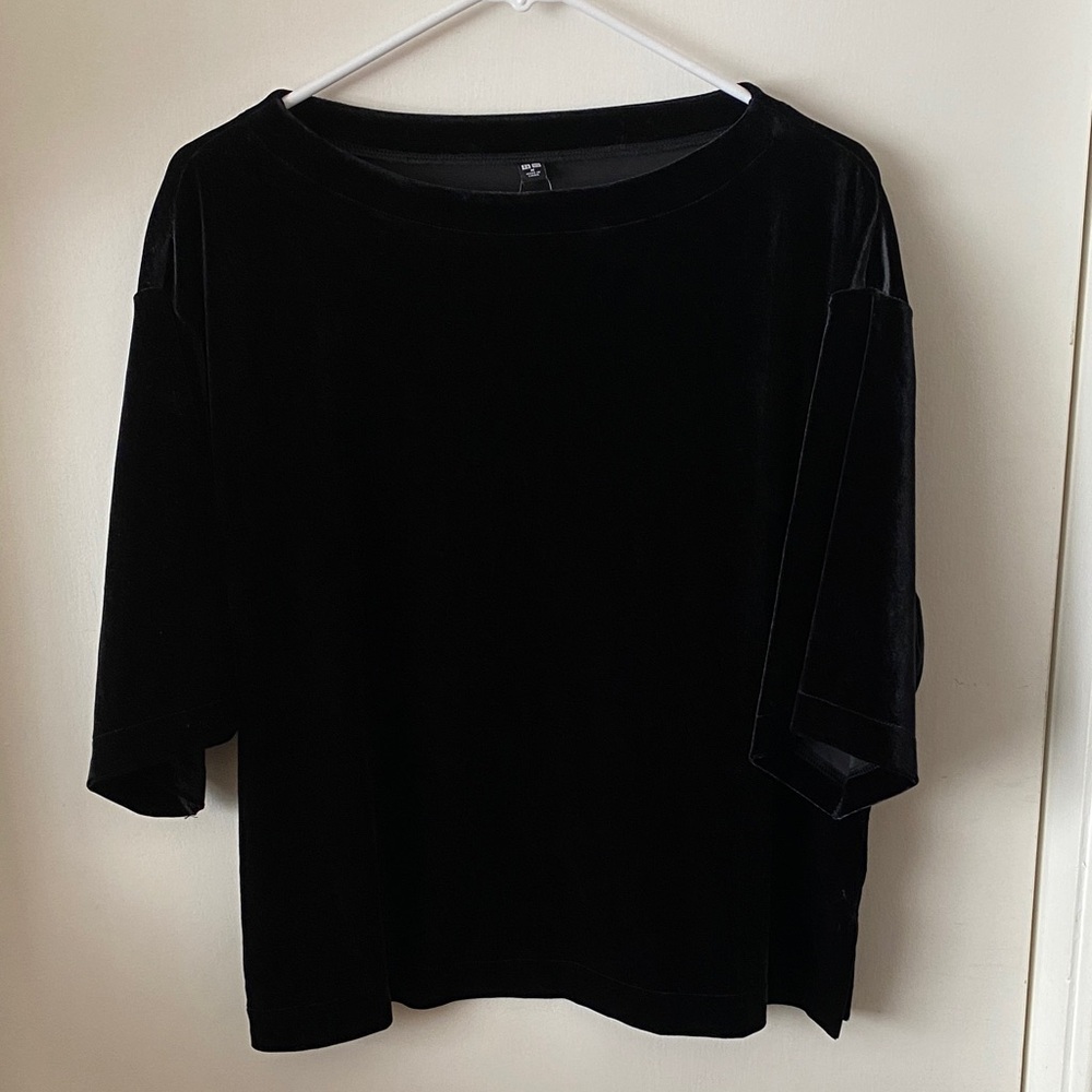 Uniqlo Black Velvet Short Sleeve Top